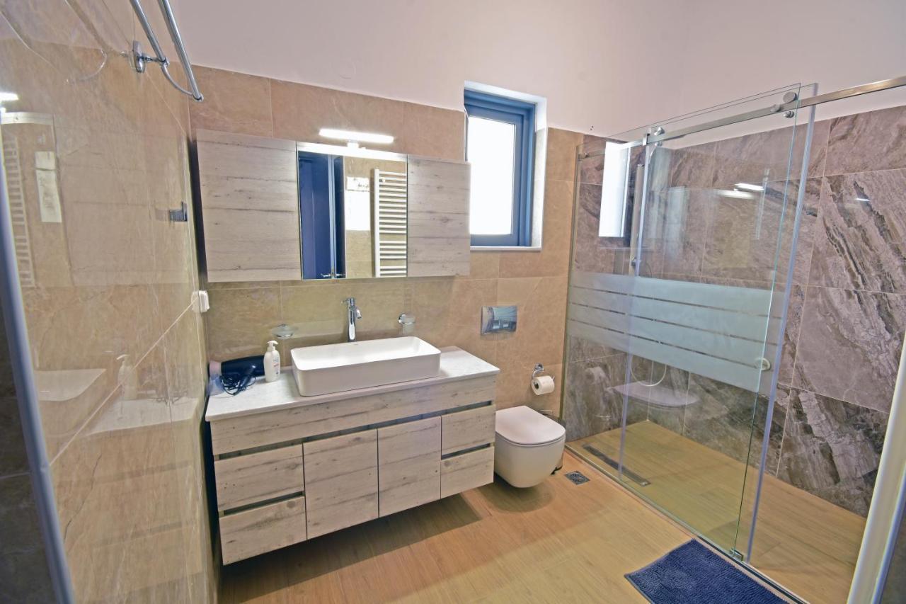 Konatsi Luxury Apartments Tiros Luaran gambar