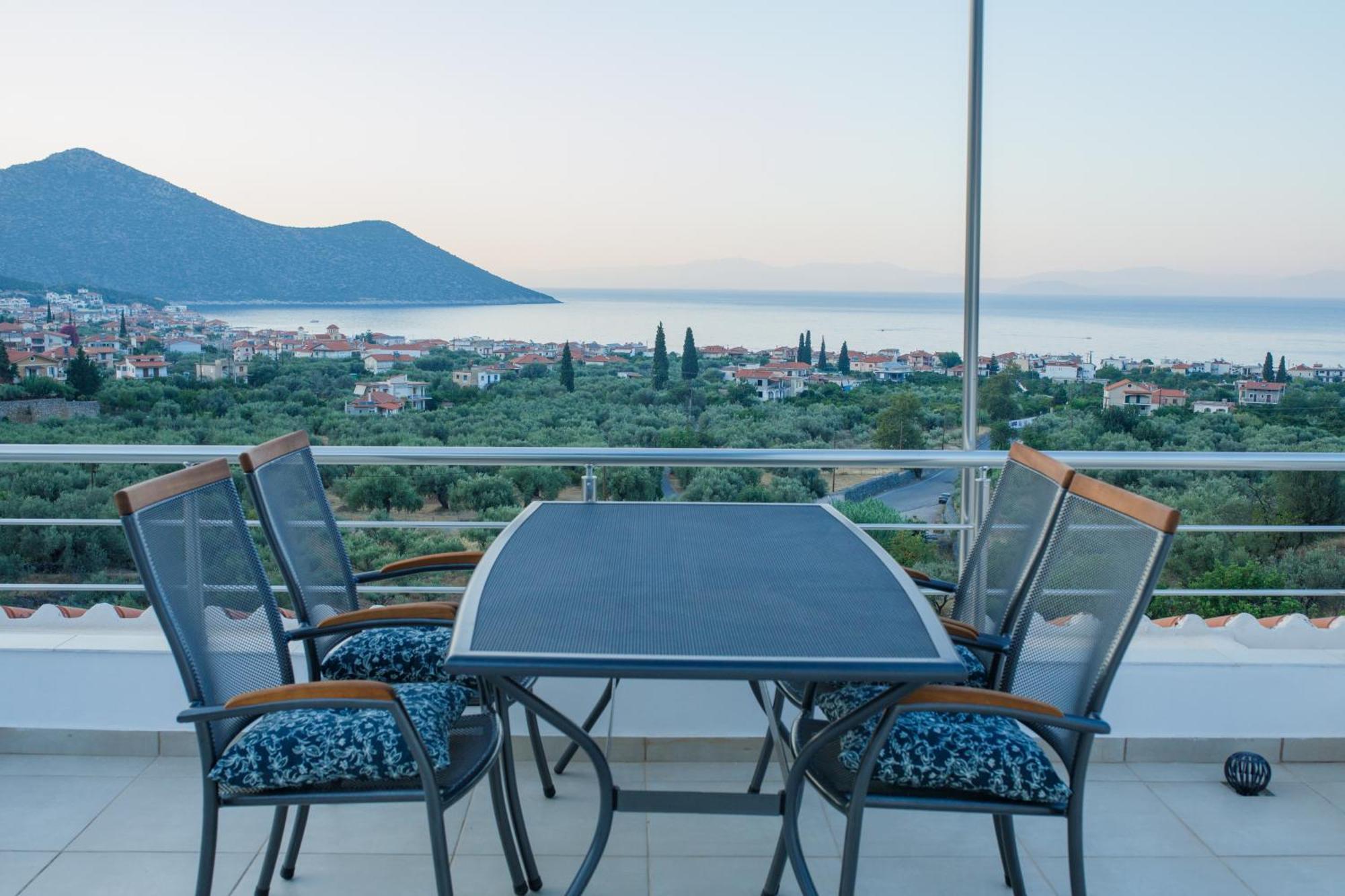 Konatsi Luxury Apartments Tiros Luaran gambar