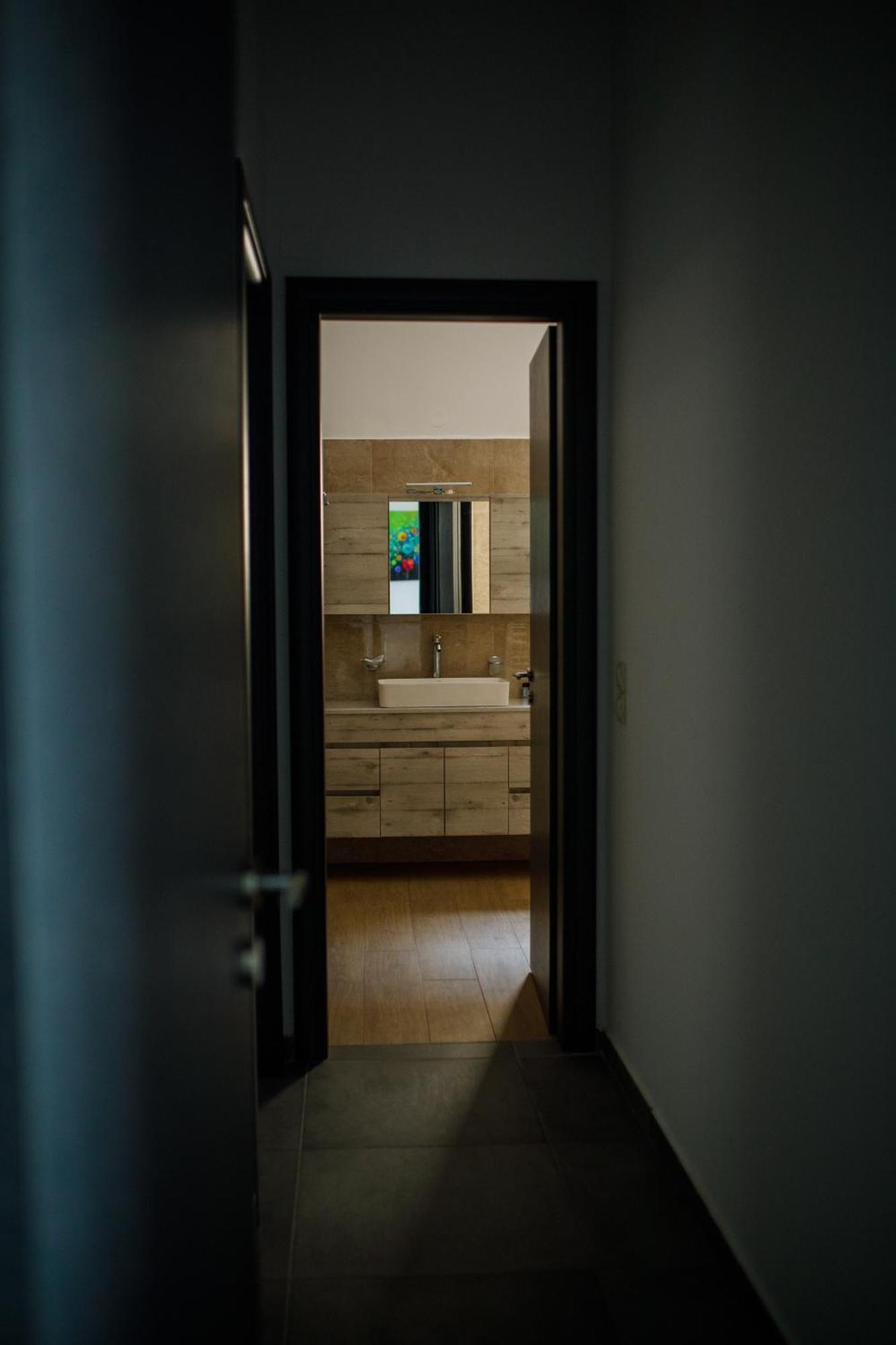 Konatsi Luxury Apartments Tiros Luaran gambar