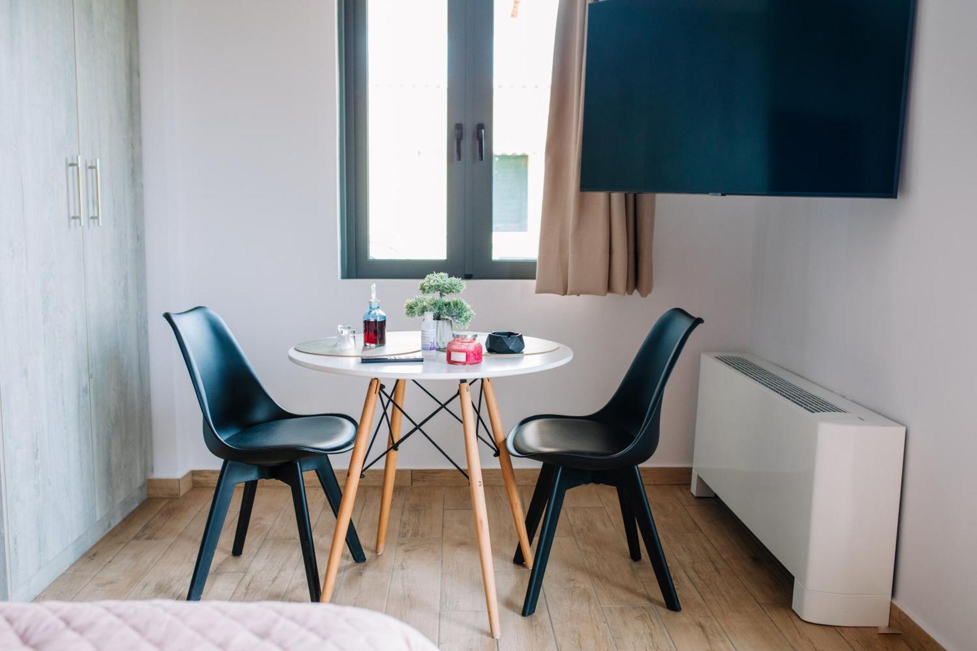 Konatsi Luxury Apartments Tiros Luaran gambar
