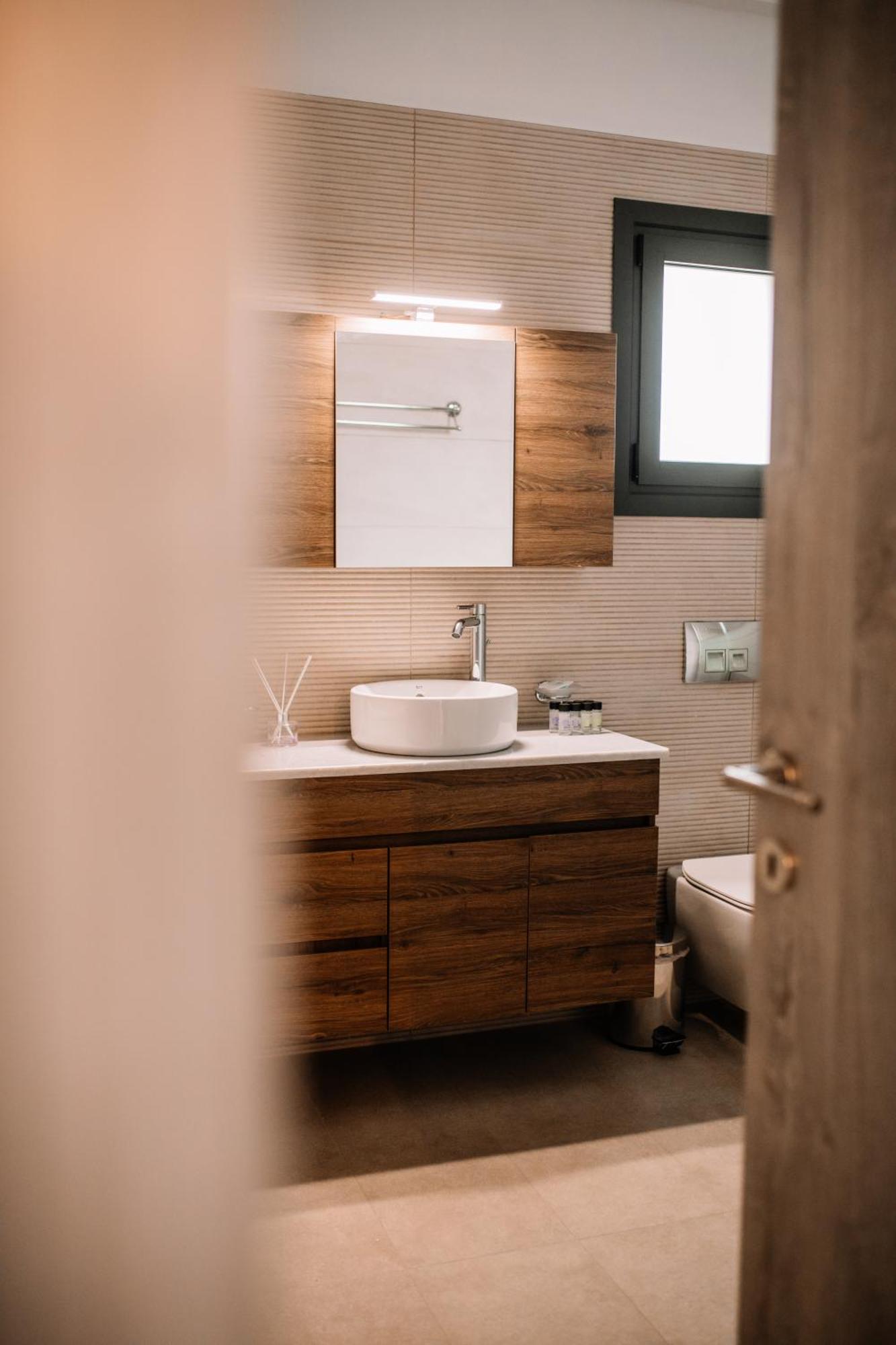 Konatsi Luxury Apartments Tiros Luaran gambar