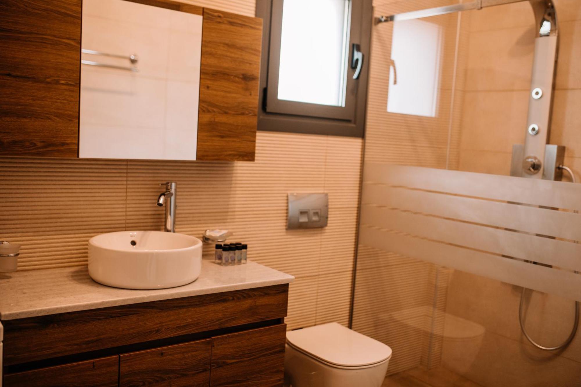 Konatsi Luxury Apartments Tiros Luaran gambar
