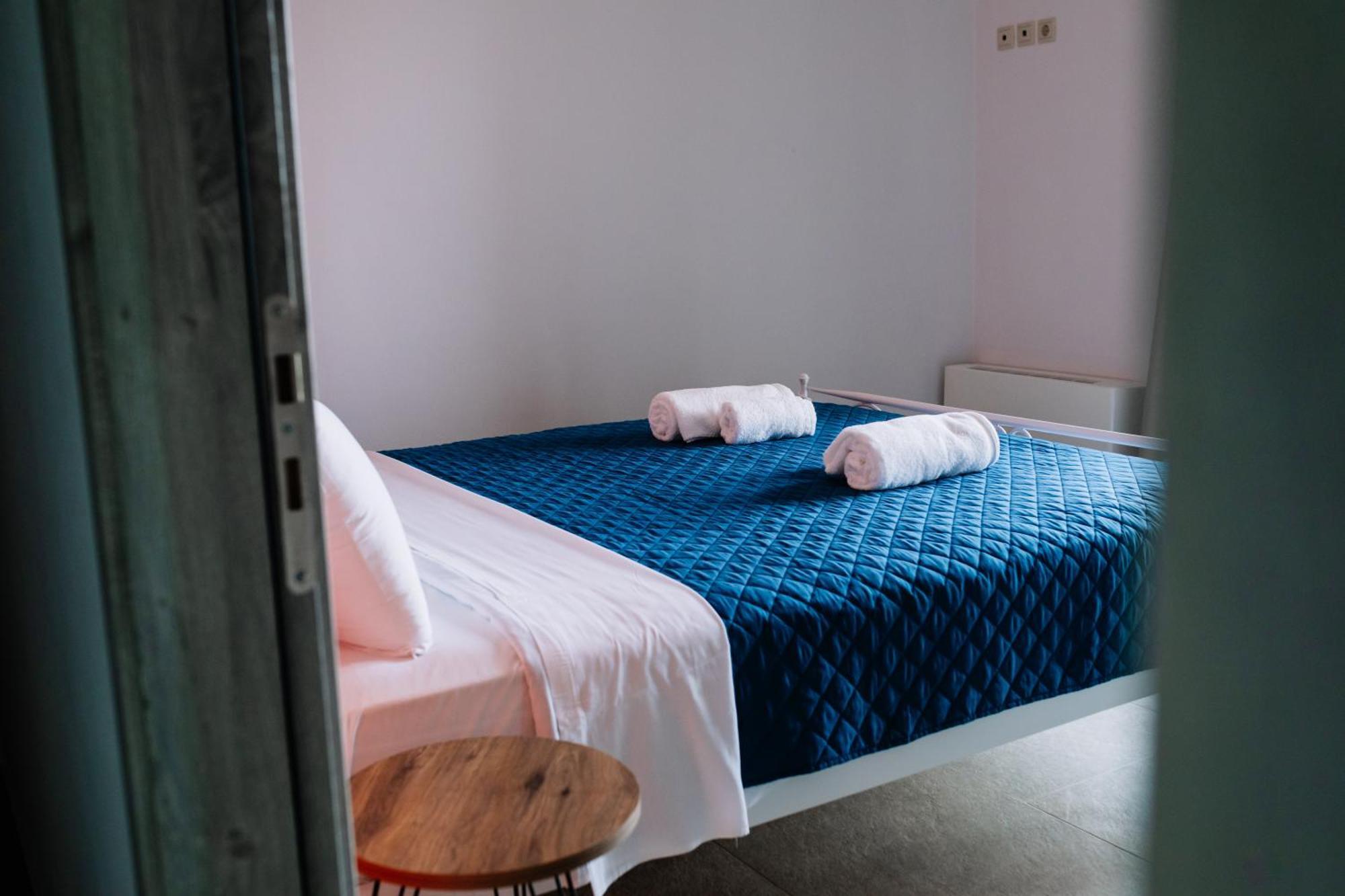 Konatsi Luxury Apartments Tiros Luaran gambar