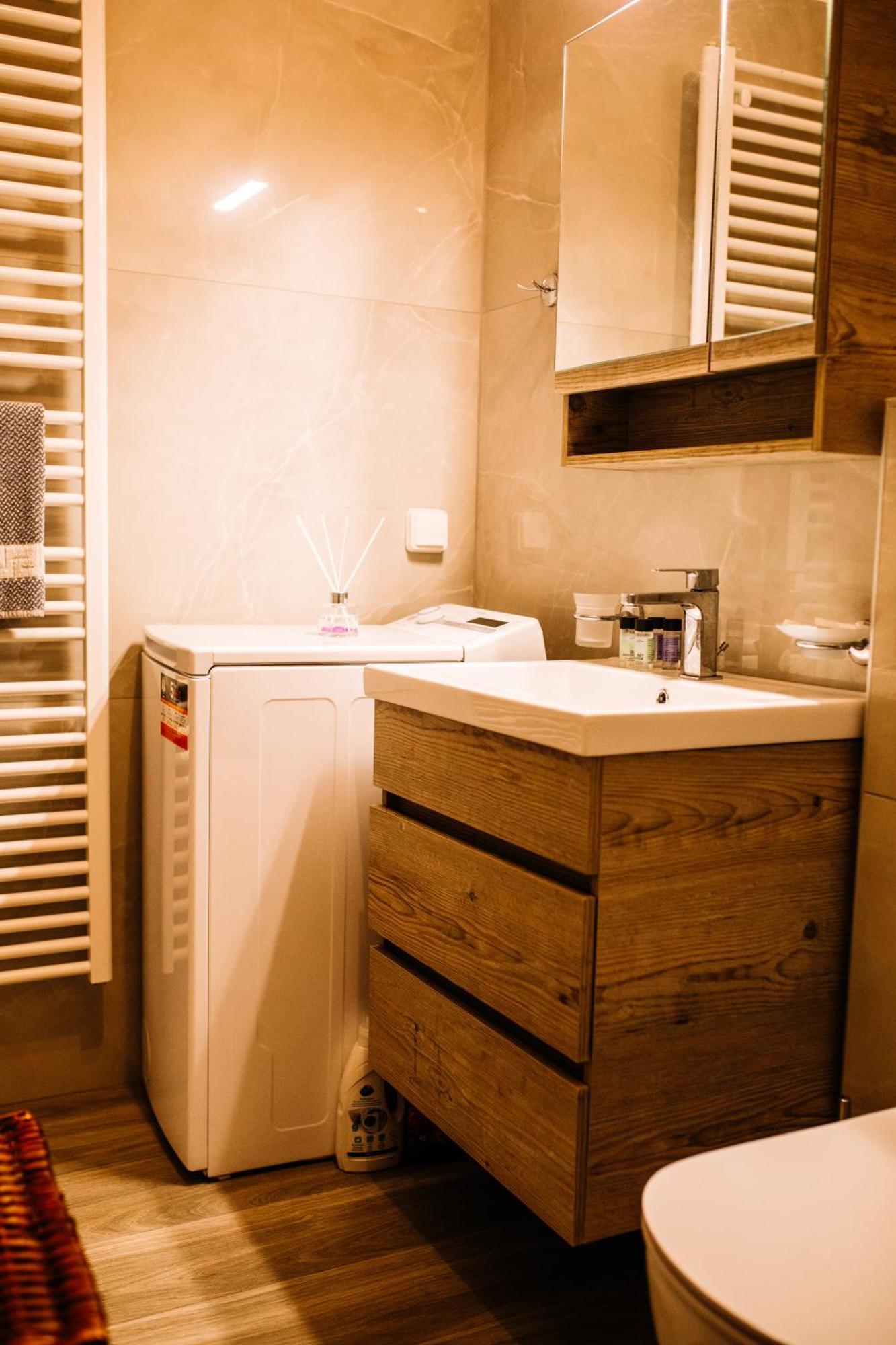 Konatsi Luxury Apartments Tiros Luaran gambar
