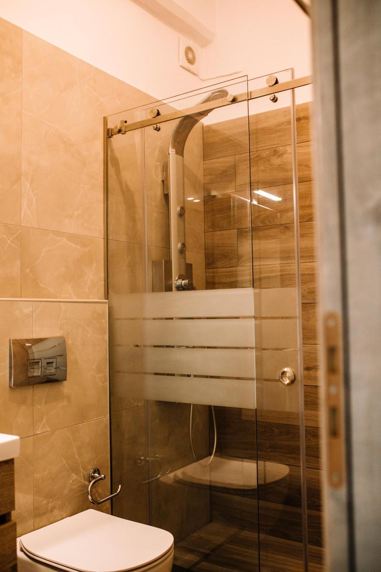 Konatsi Luxury Apartments Tiros Luaran gambar