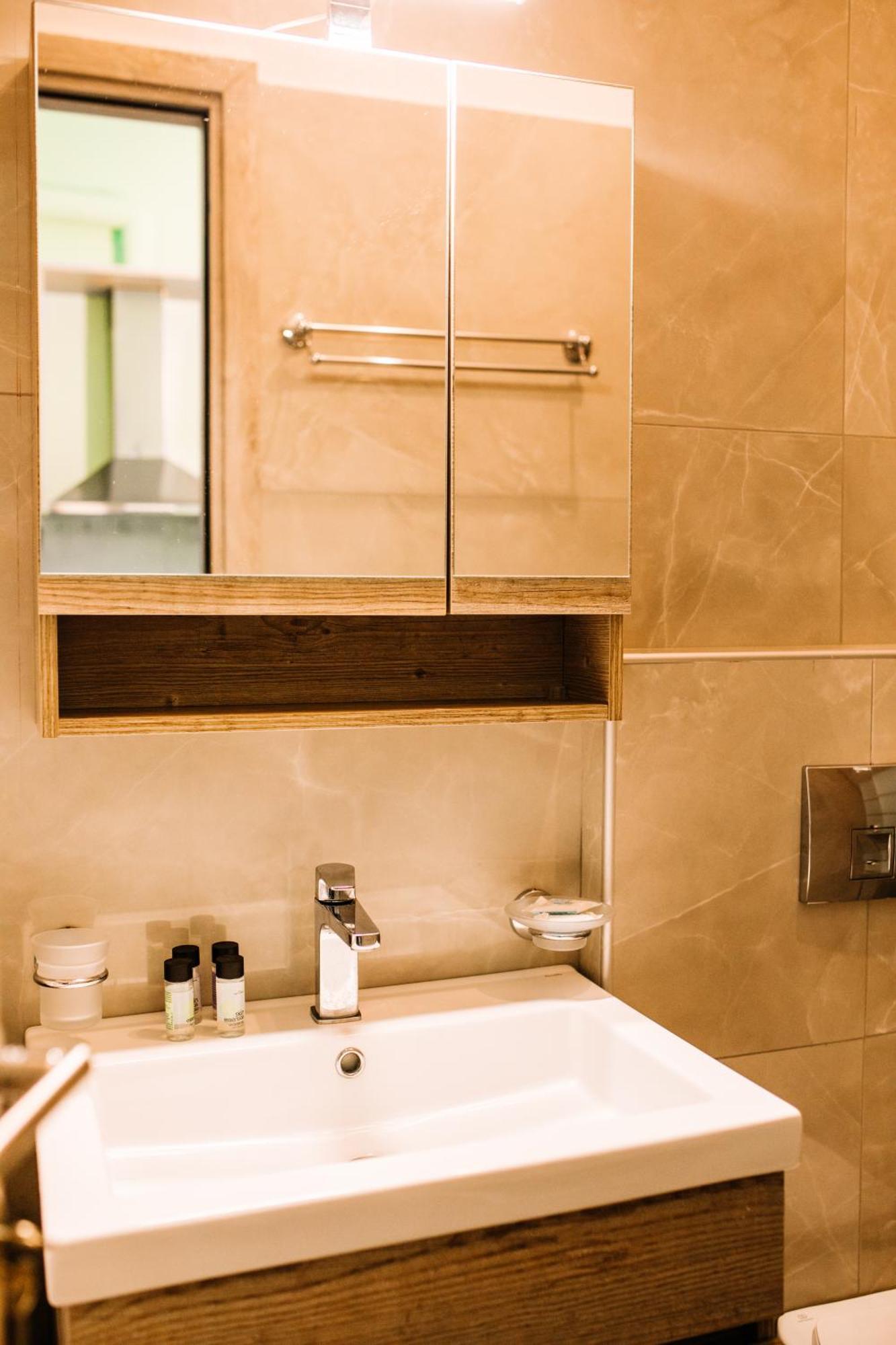 Konatsi Luxury Apartments Tiros Luaran gambar